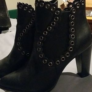 Booties black with grommets